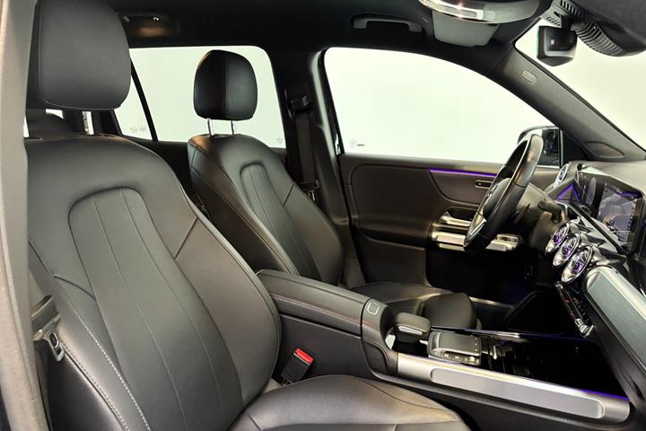 Sort Mercedes EQB300 fra 2023