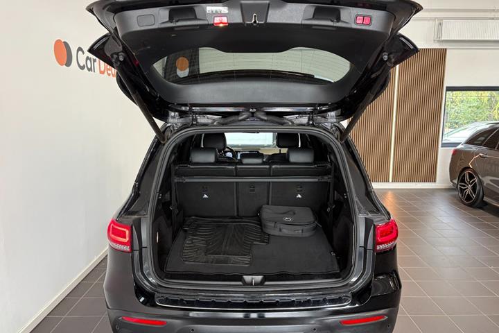 Sort Mercedes EQB300 fra 2023