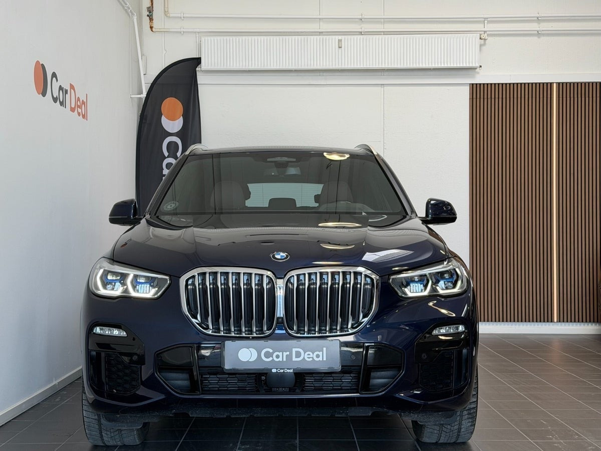 Blå BMW X5 fra 2021