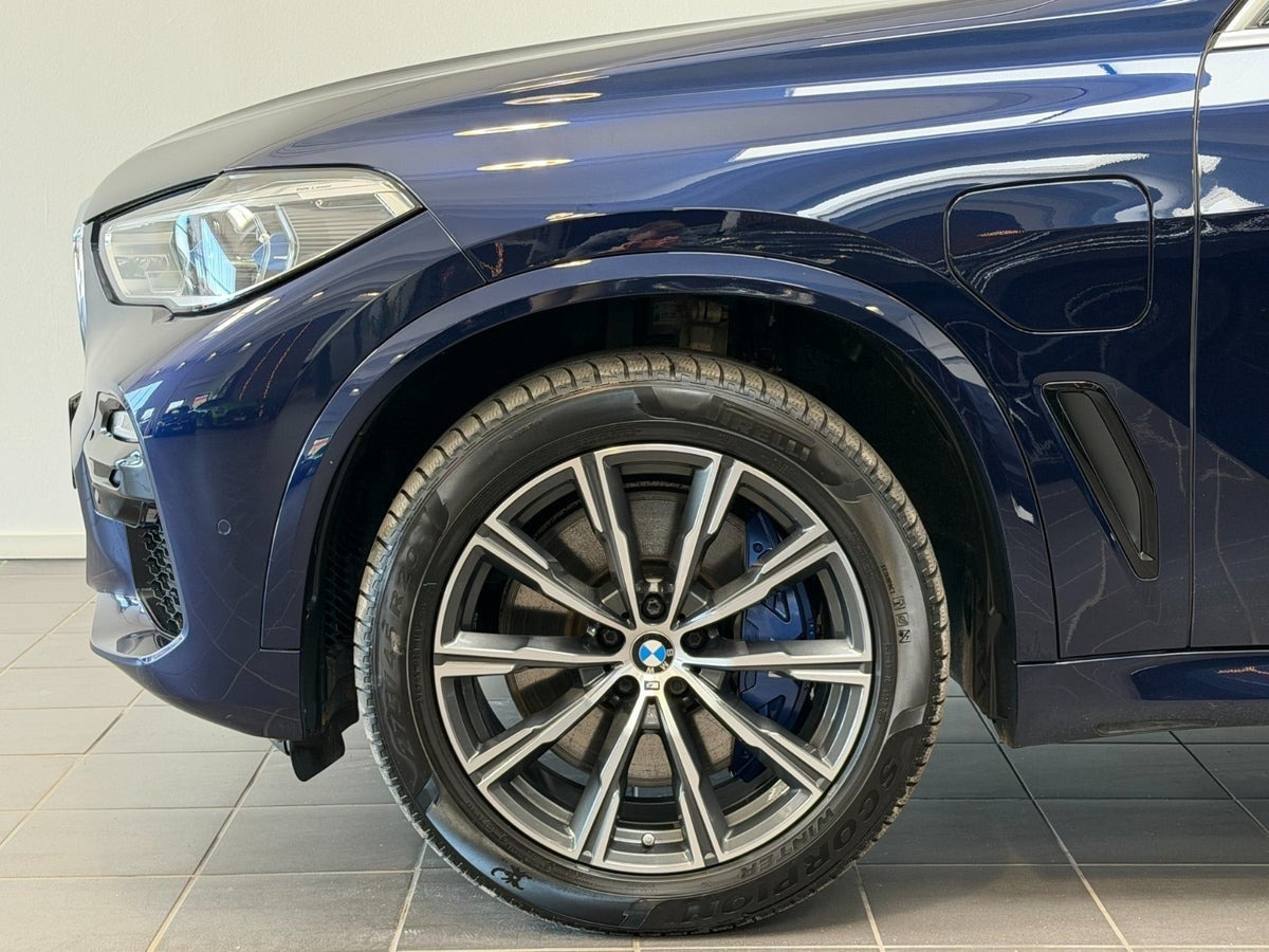 Blå BMW X5 fra 2021