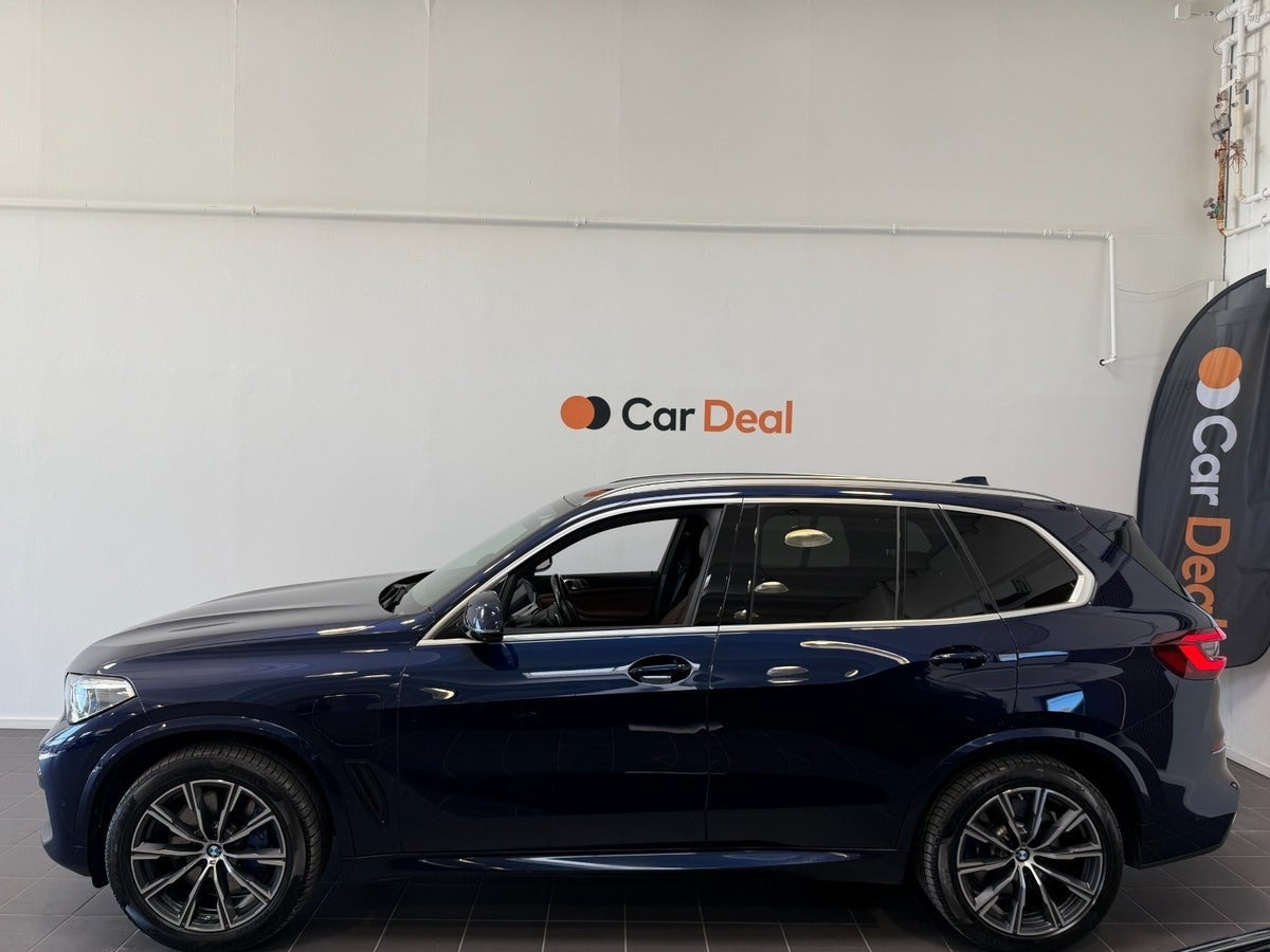Blå BMW X5 fra 2021
