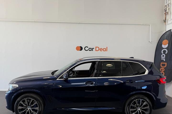 Blå BMW X5 fra 2021