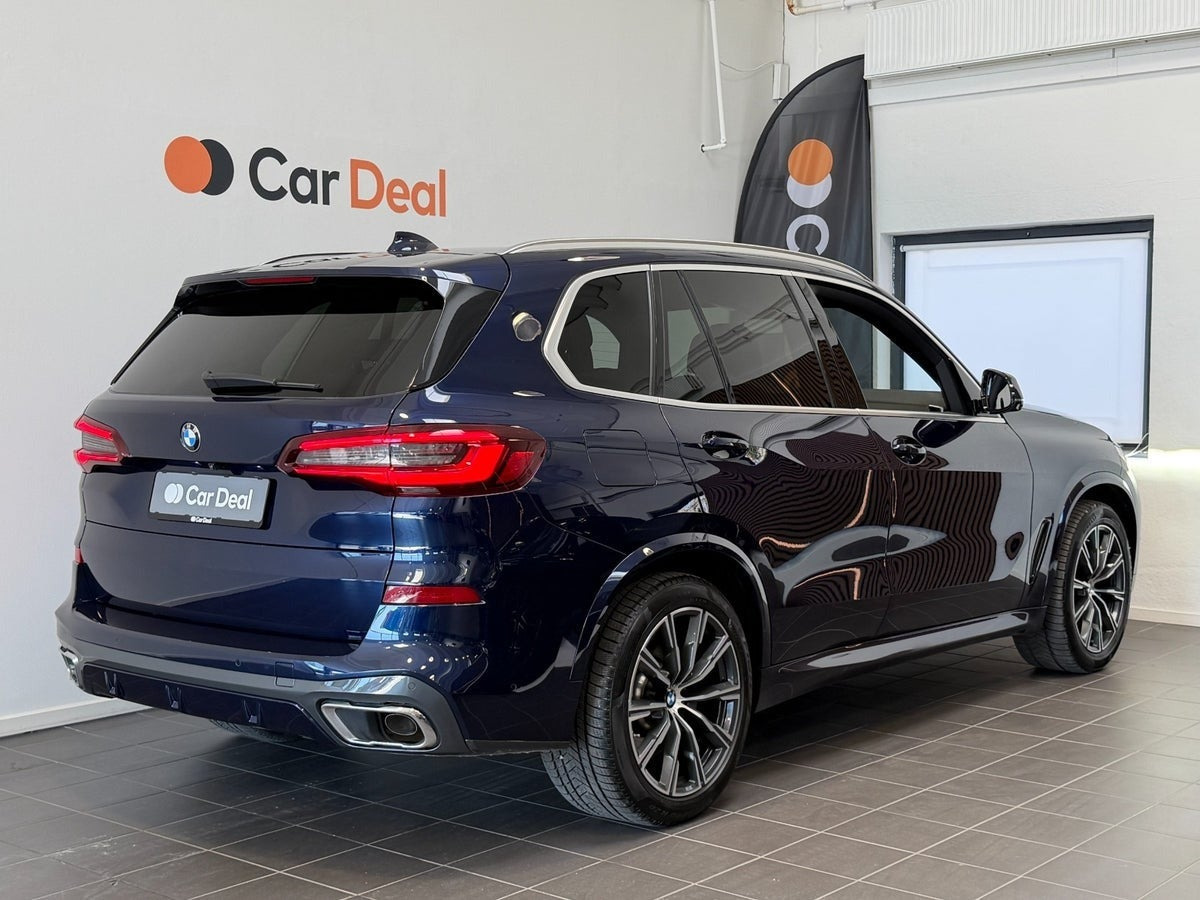 Blå BMW X5 fra 2021