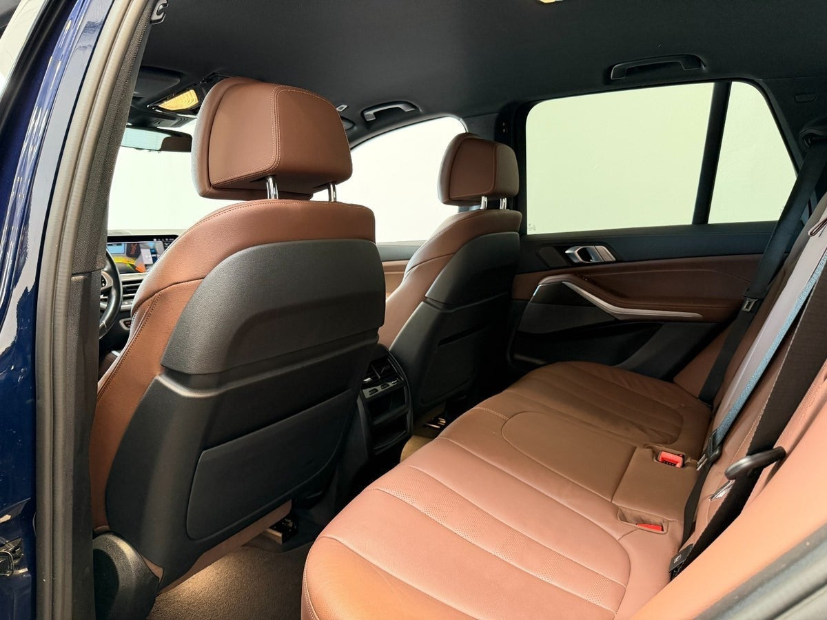 Blå BMW X5 fra 2021