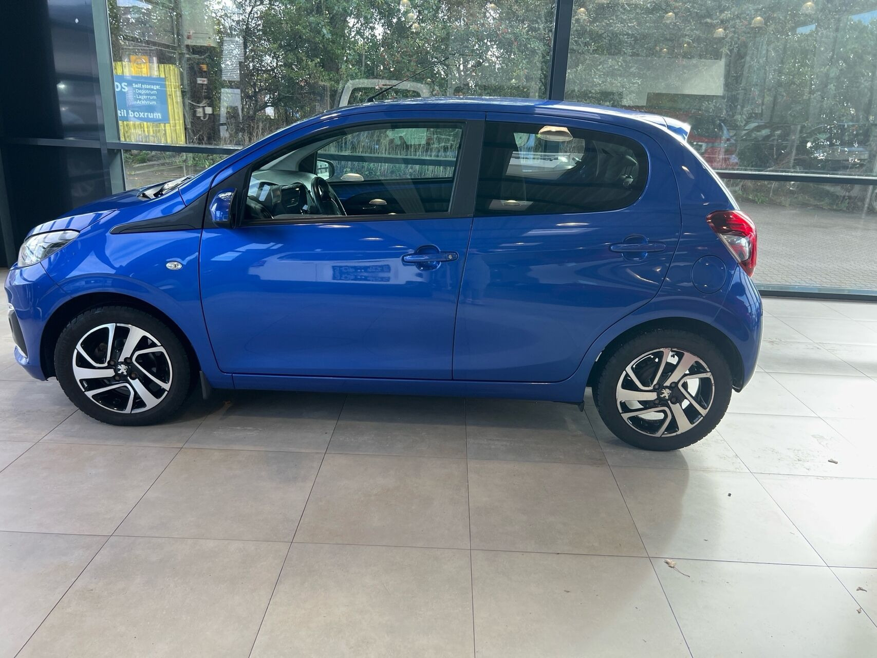 Blå Peugeot 108 fra 2021