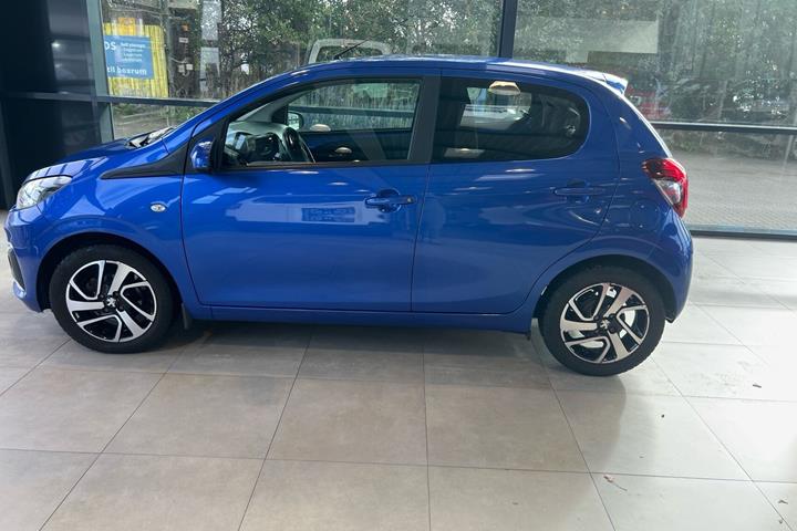 Blå Peugeot 108 fra 2021