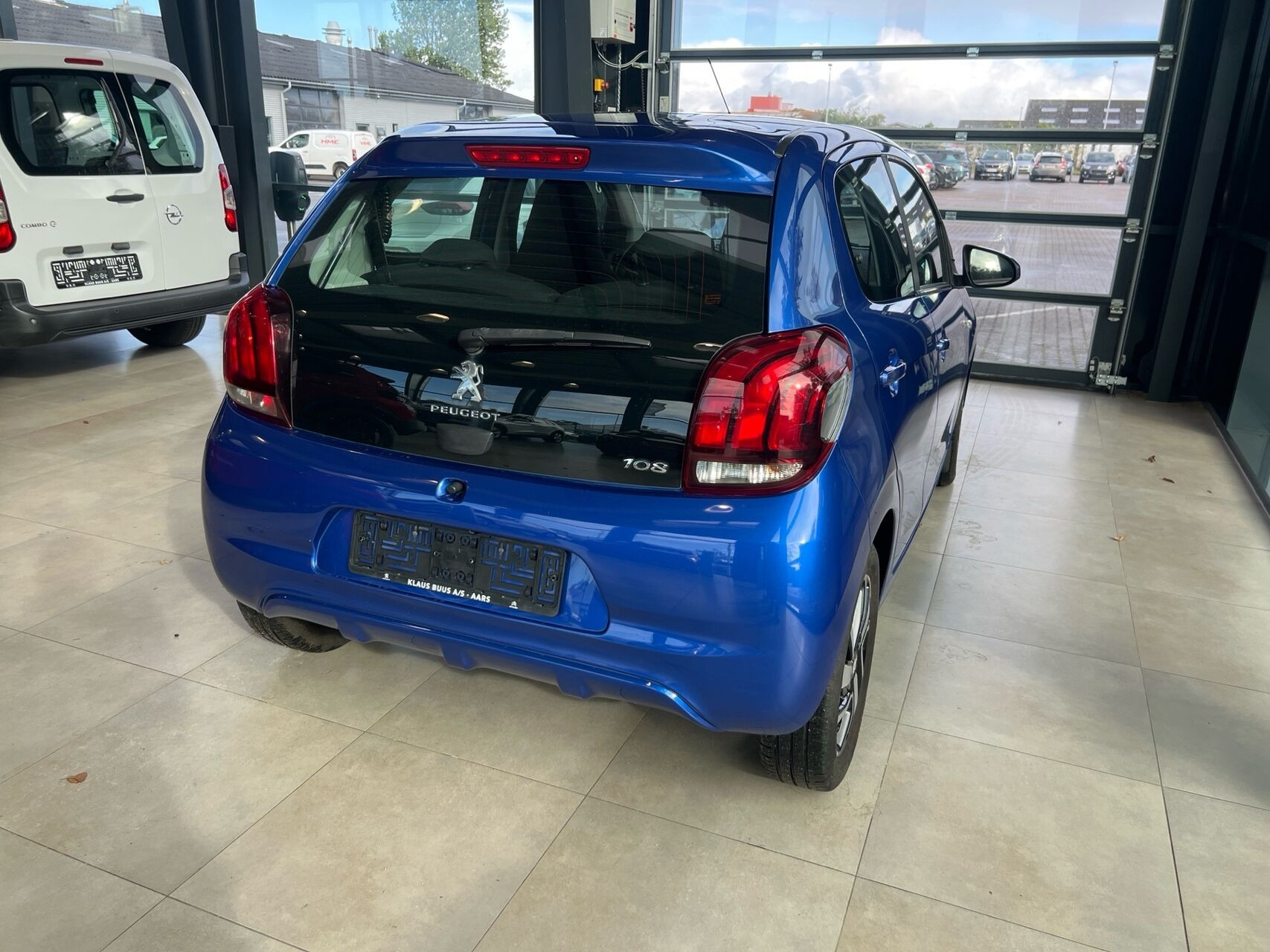 Blå Peugeot 108 fra 2021