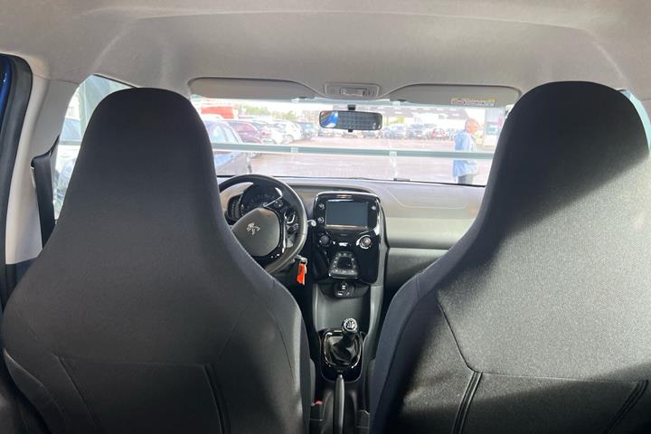 Blå Peugeot 108 fra 2021