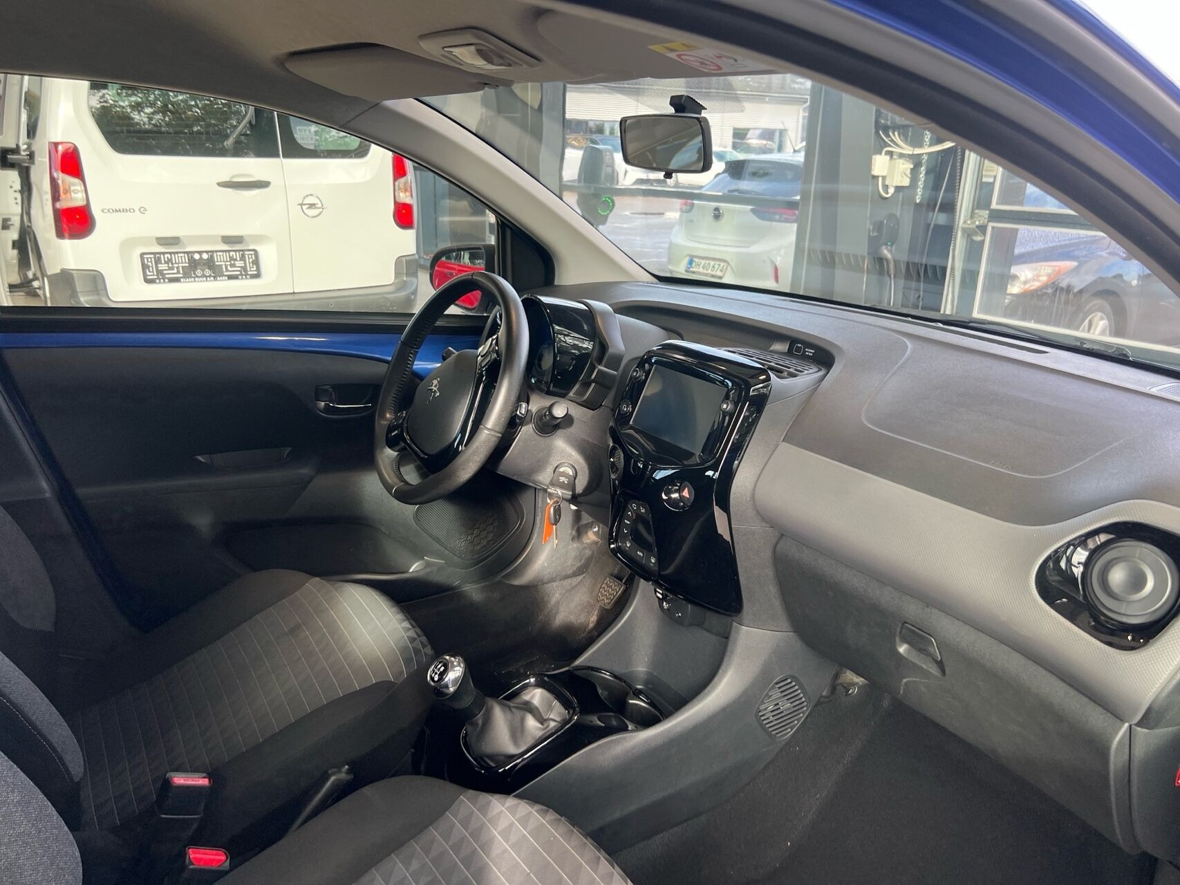Blå Peugeot 108 fra 2021