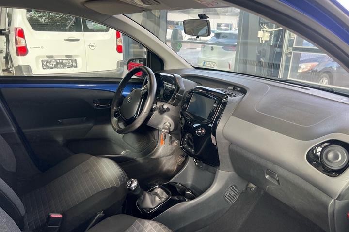 Blå Peugeot 108 fra 2021