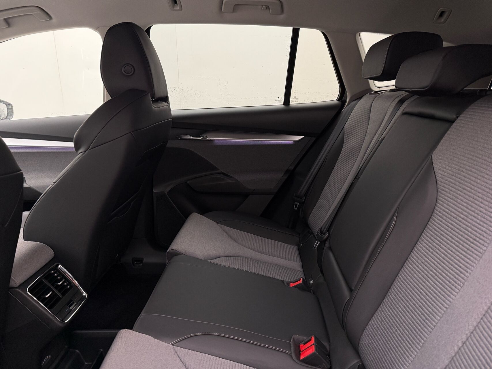 Sort Skoda Enyaq fra 2025