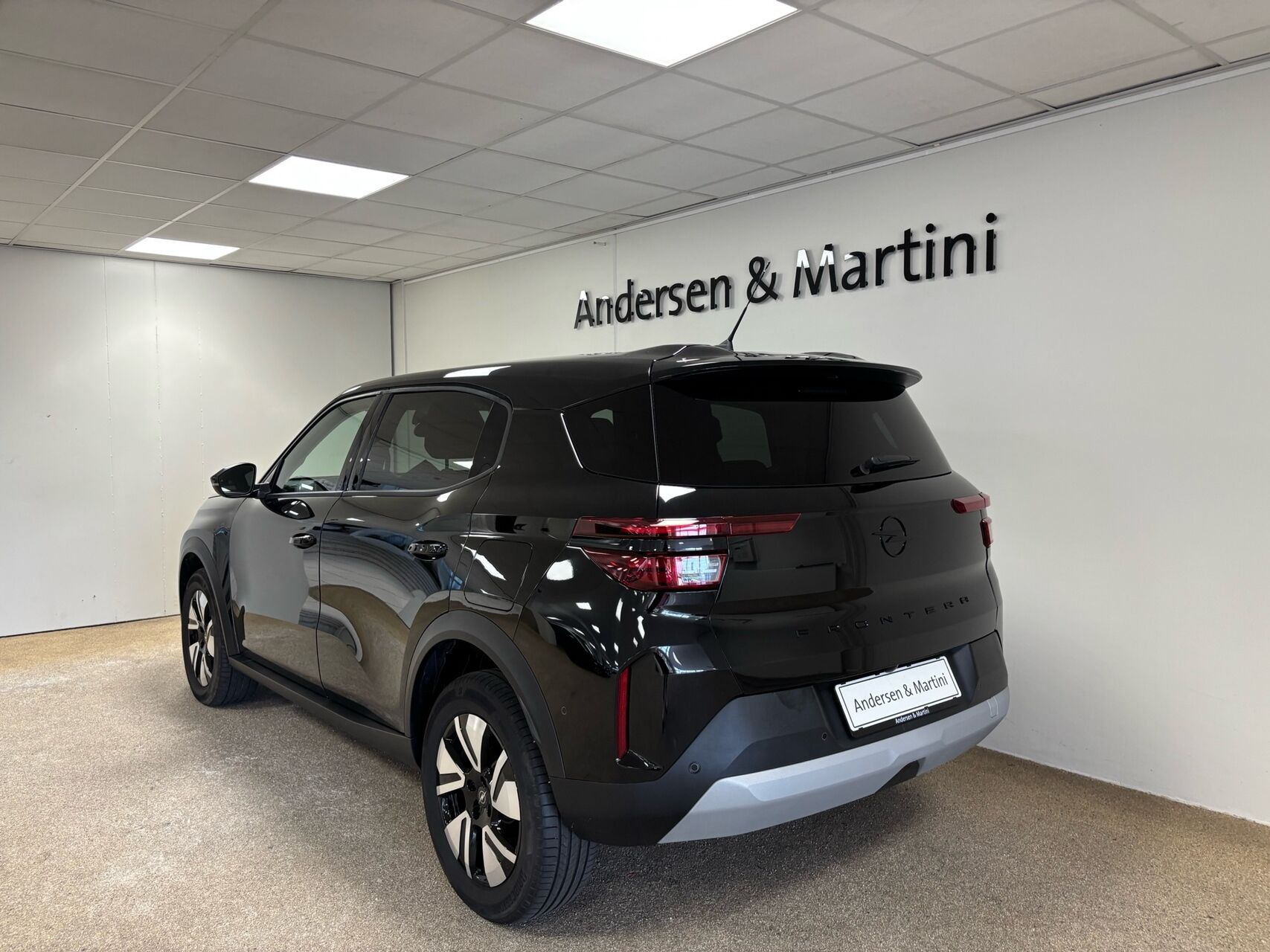 Sort Opel Frontera fra 2025