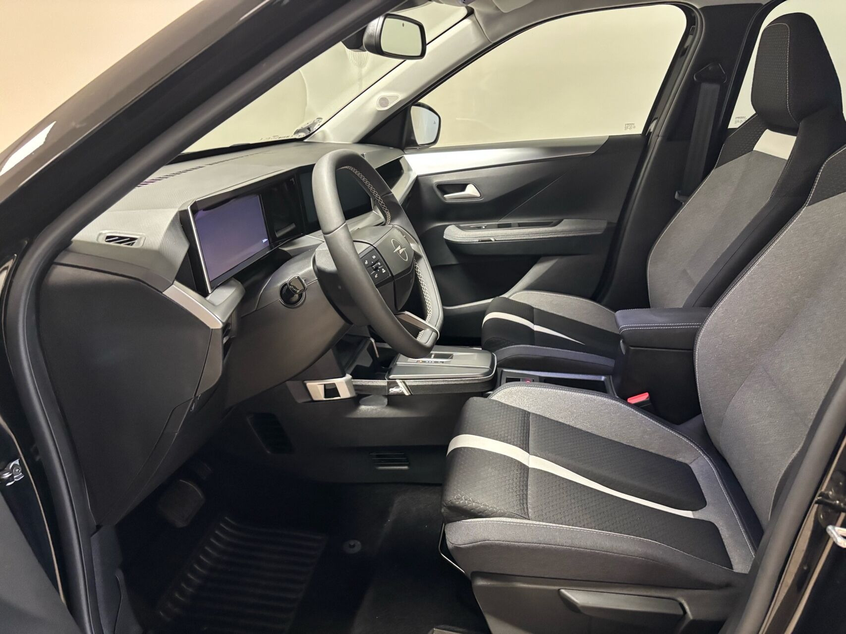 Sort Opel Frontera fra 2025