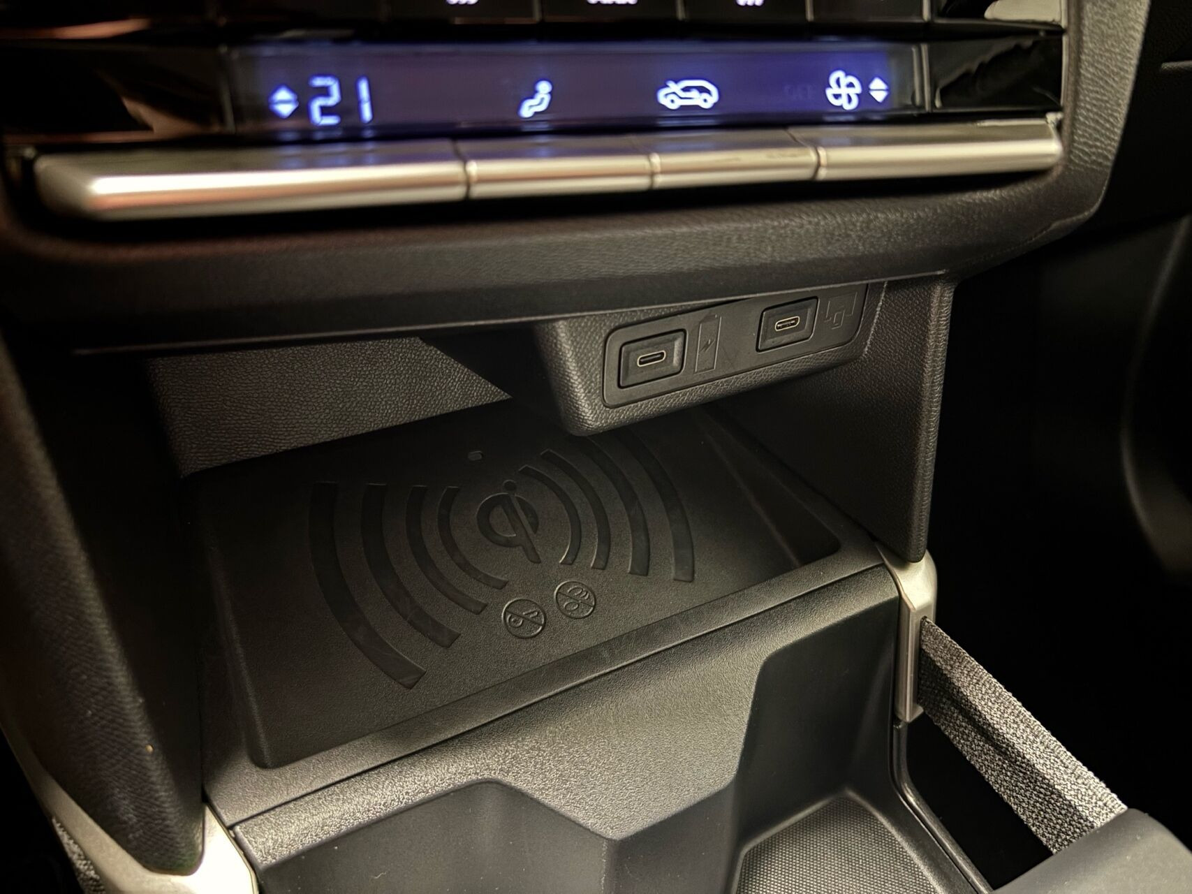 Sort Opel Frontera fra 2025