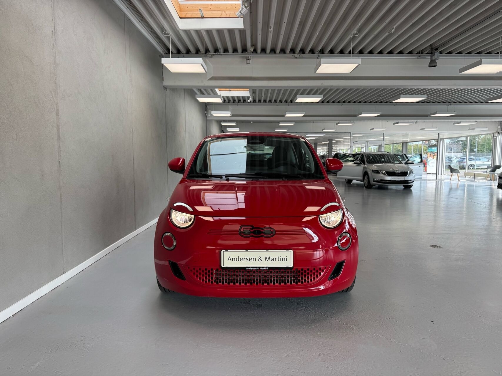 Rød Fiat 500e fra 2023