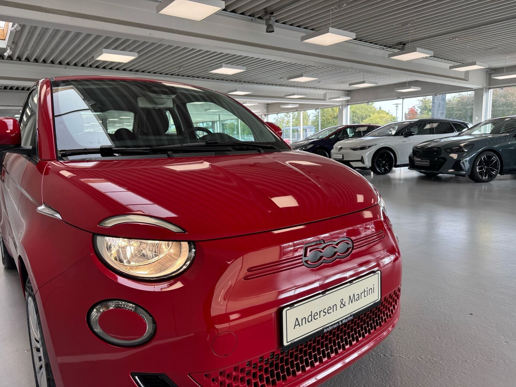 Rød Fiat 500e fra 2023