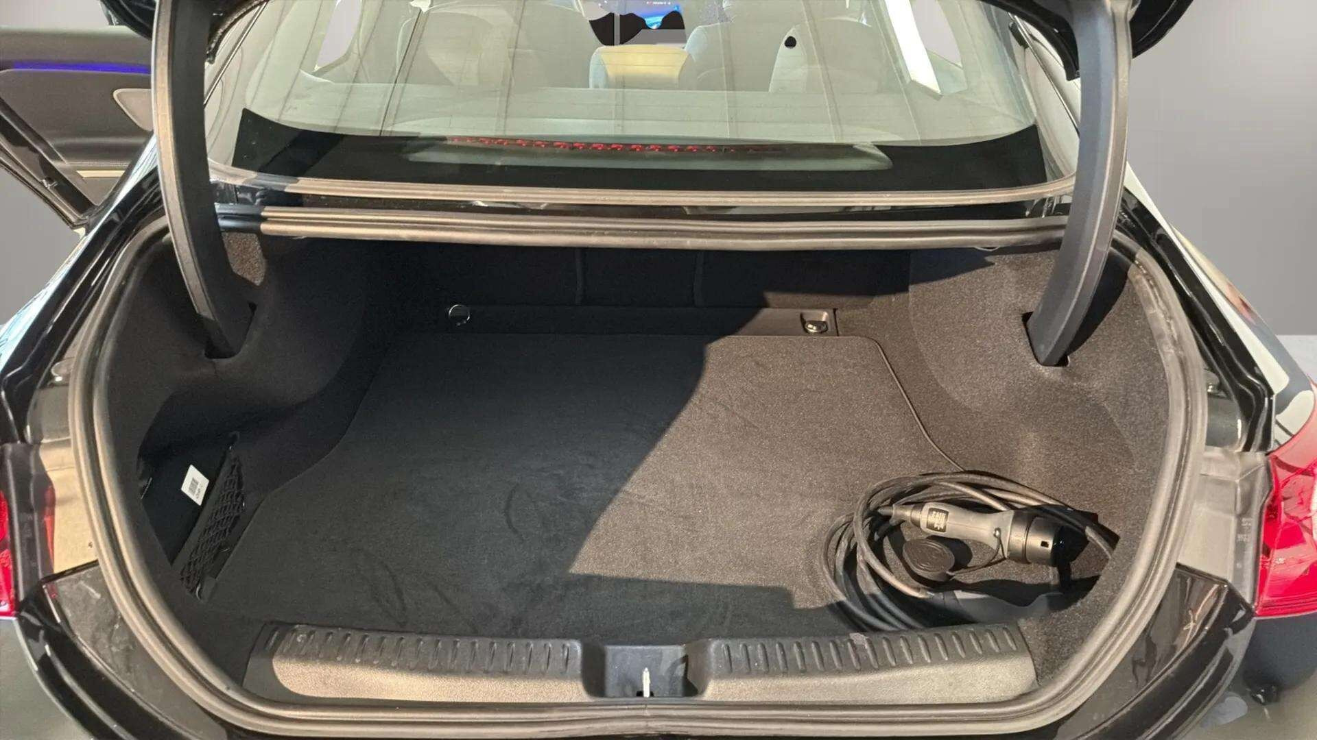 Sort Mercedes CLA250+ fra 2025