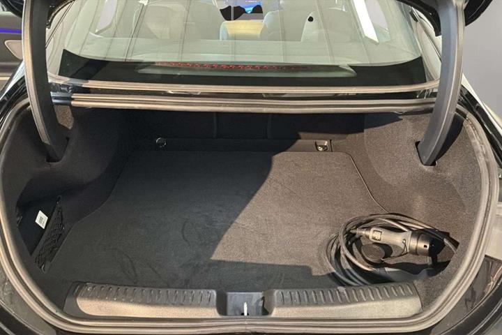 Sort Mercedes CLA250+ fra 2025
