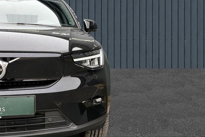Sort Volvo XC40 fra 2023
