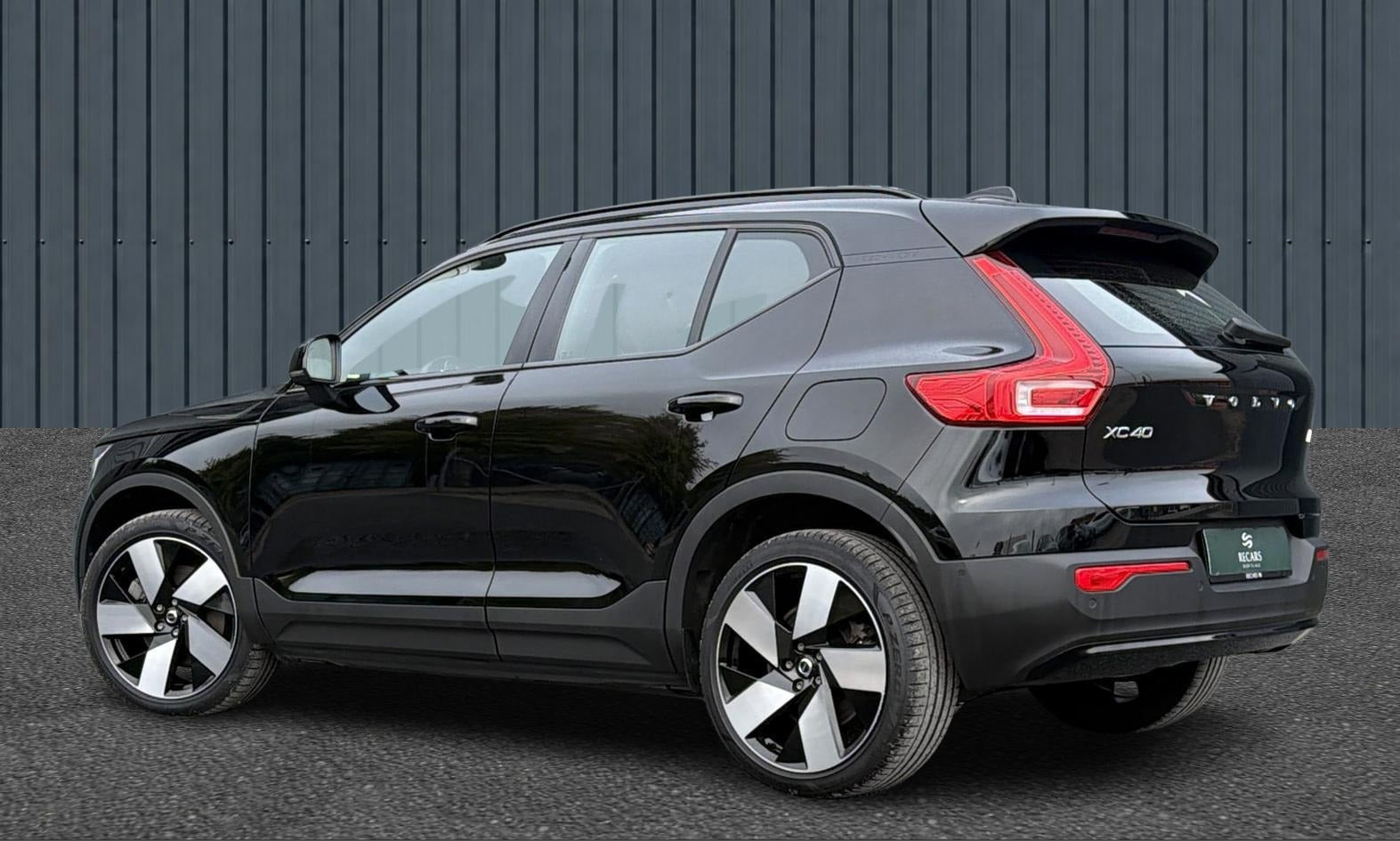 Sort Volvo XC40 fra 2023