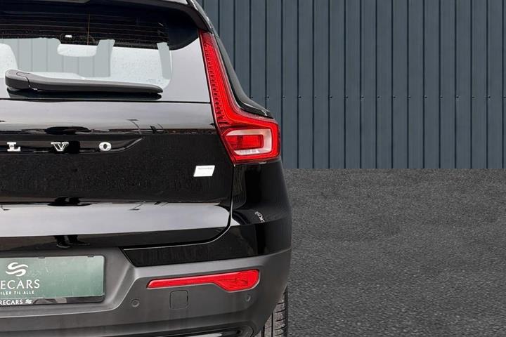 Sort Volvo XC40 fra 2023