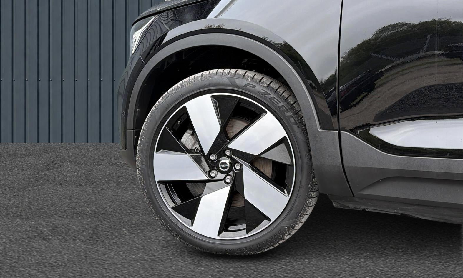 Sort Volvo XC40 fra 2023