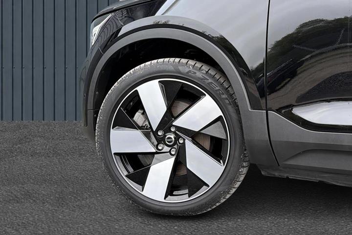 Sort Volvo XC40 fra 2023