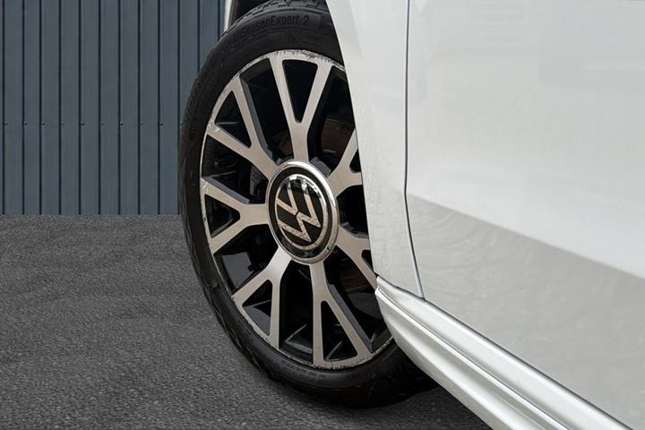 Hvid VW E-UP! fra 2021