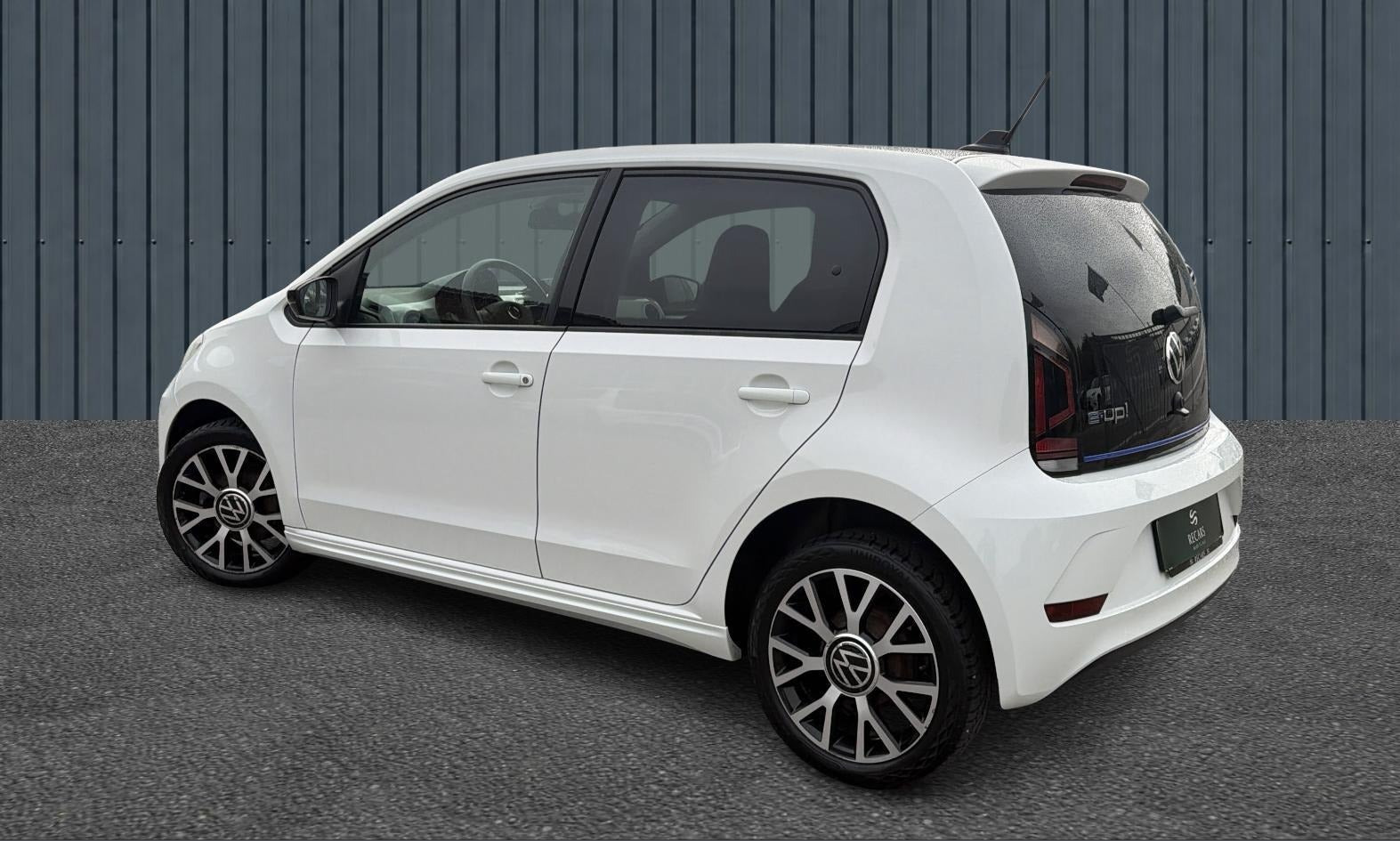 Hvid VW E-UP! fra 2021
