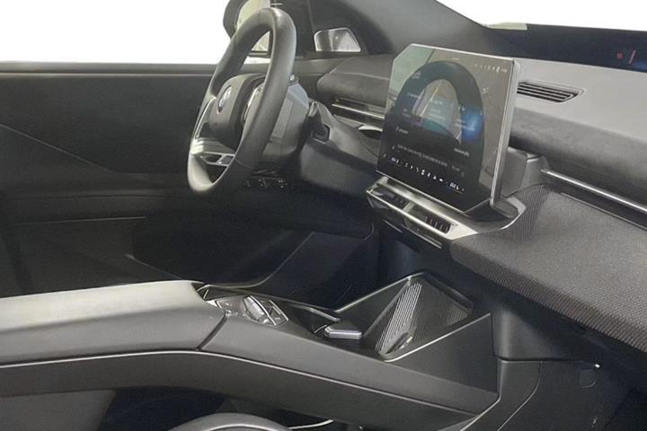 Grå BMW iX3 fra 2026