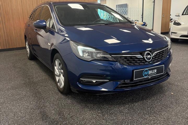 Blå Opel Astra fra 2021