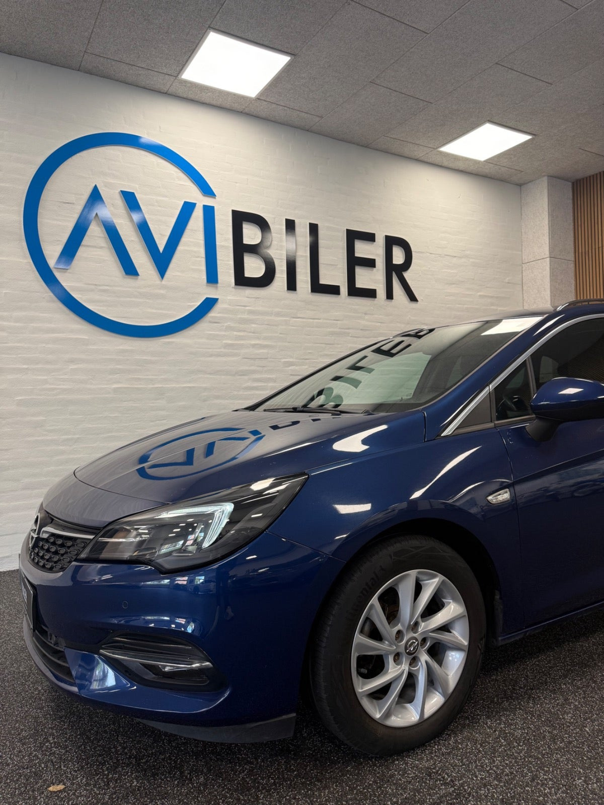 Blå Opel Astra fra 2021