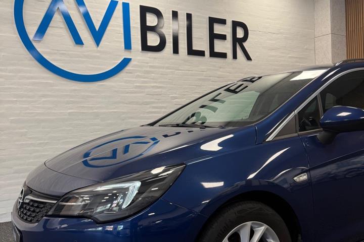 Blå Opel Astra fra 2021