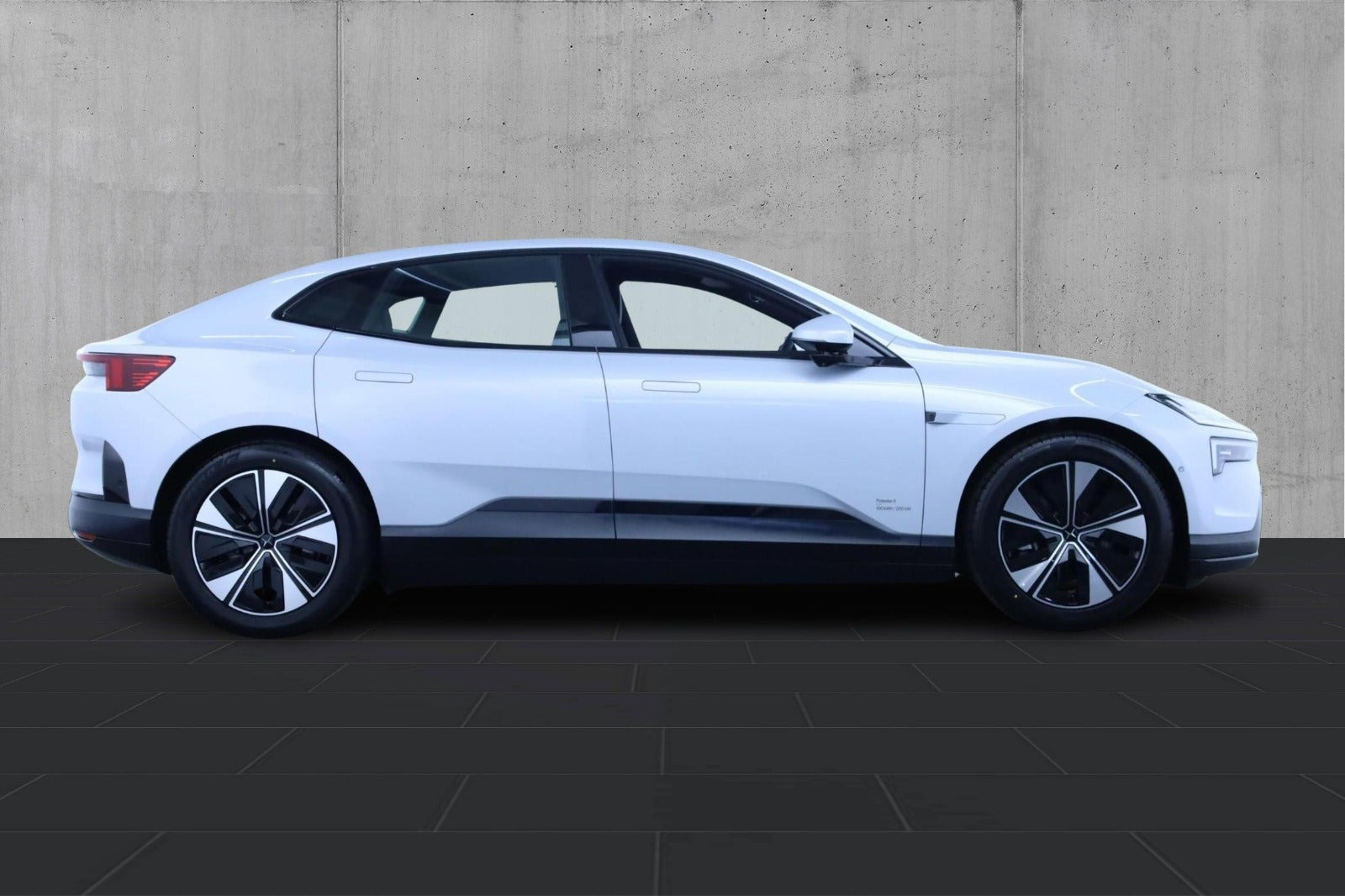 Hvid Polestar 4 fra 2026