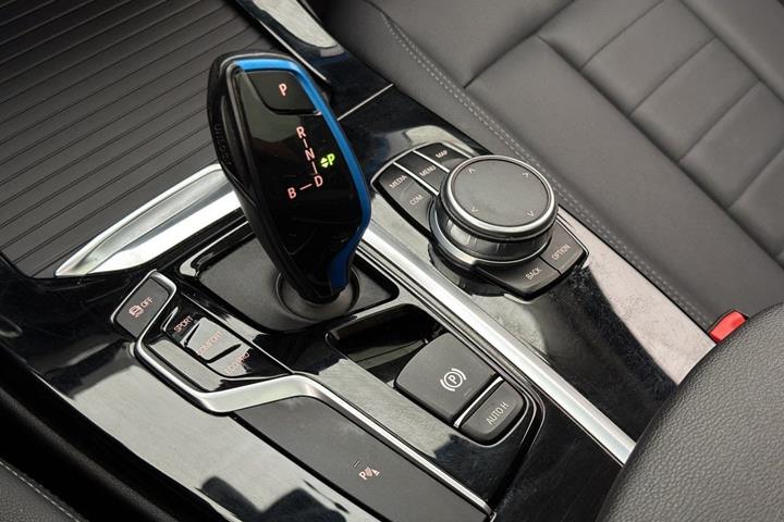 Sort BMW iX3 fra 2023