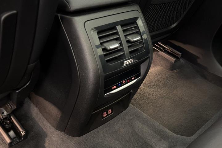 Sort BMW iX3 fra 2023