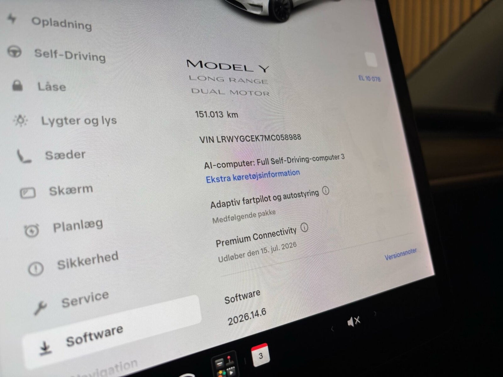 Hvid Tesla Model Y fra 2021