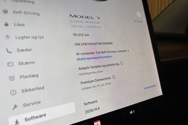 Hvid Tesla Model Y fra 2021