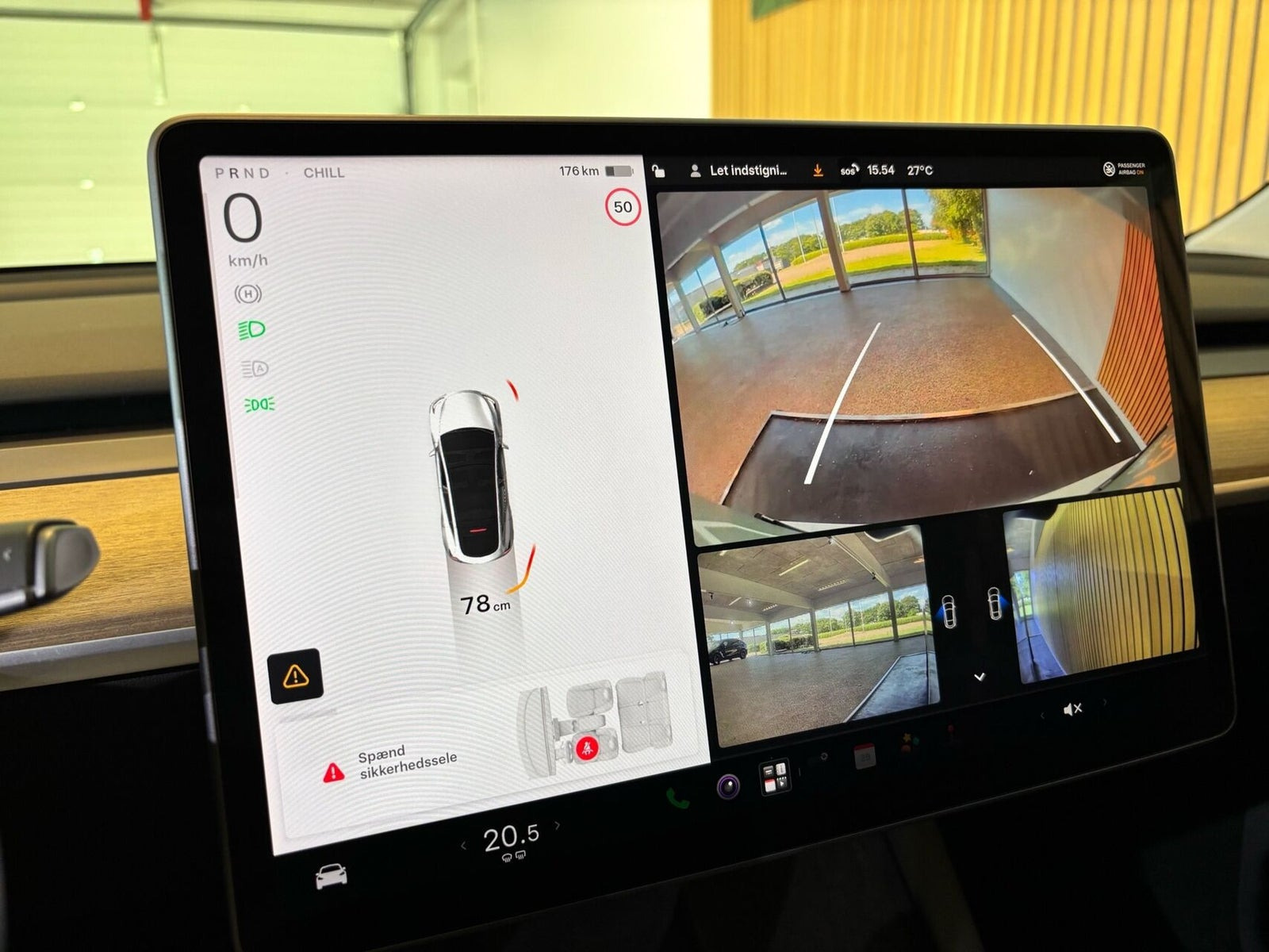 Hvid Tesla Model Y fra 2022