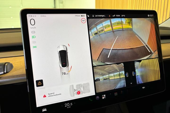 Hvid Tesla Model Y fra 2022