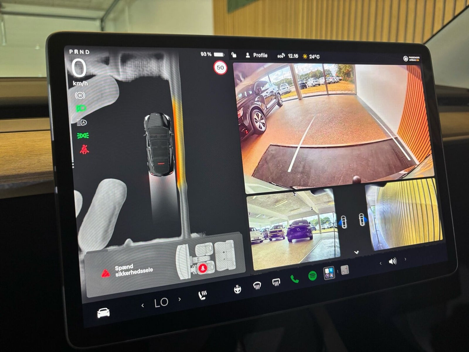 Sort Tesla Model Y fra 2023