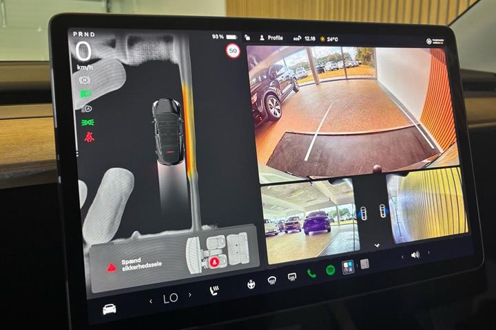Sort Tesla Model Y fra 2023