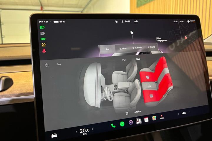 Hvid Tesla Model Y fra 2023