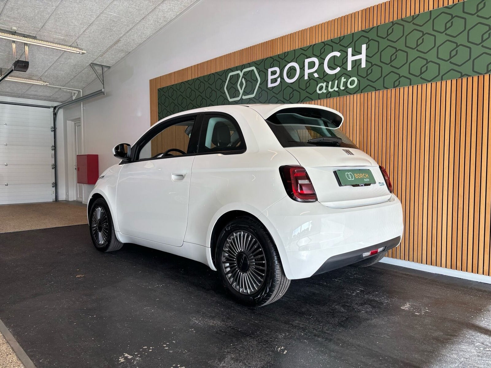 Hvid Fiat 500e fra 2023