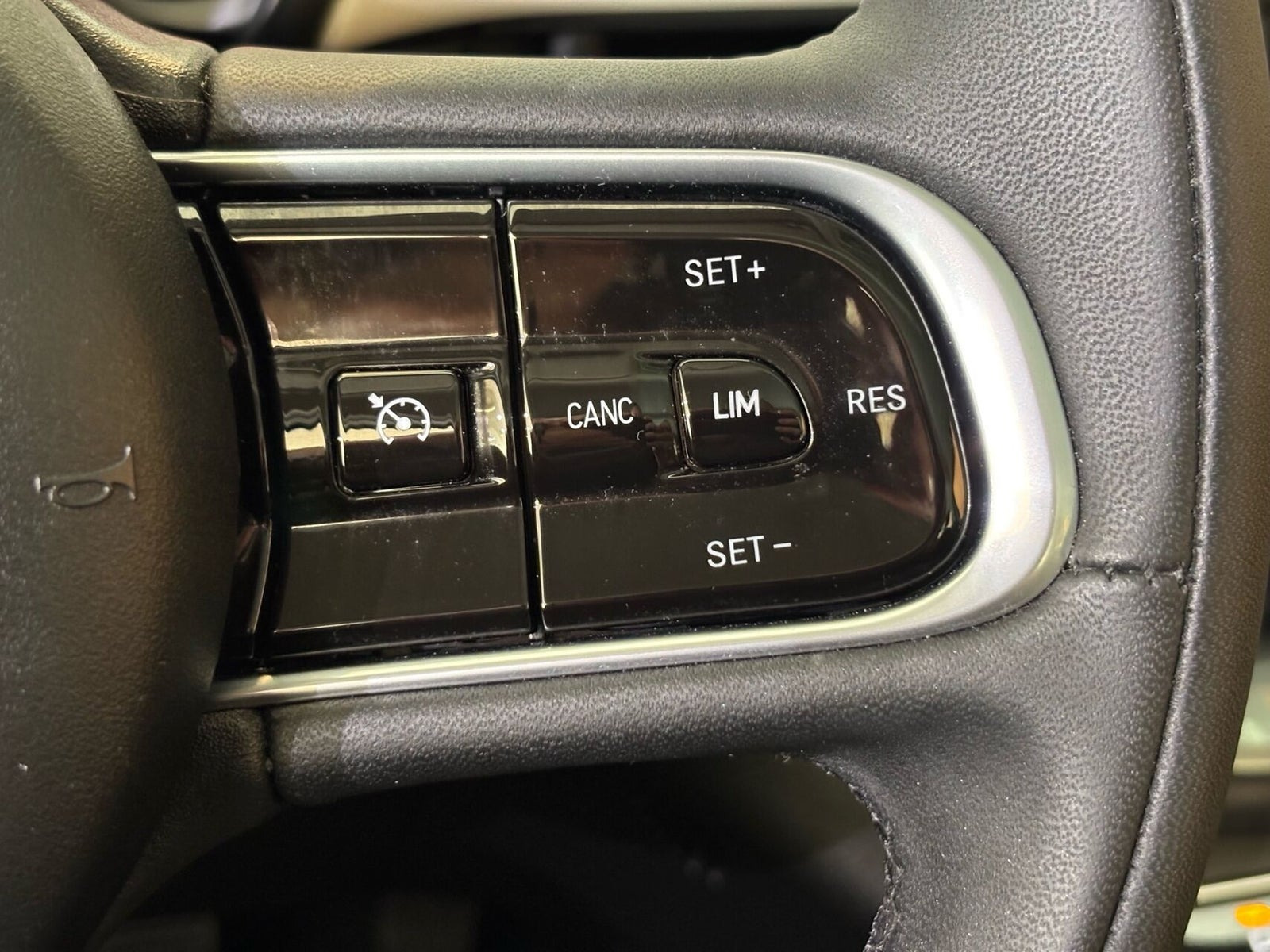 Hvid Fiat 500e fra 2023