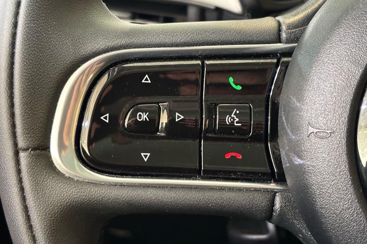 Hvid Fiat 500e fra 2023