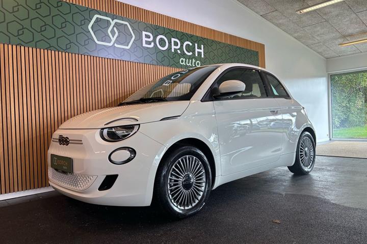 Hvid Fiat 500e fra 2023