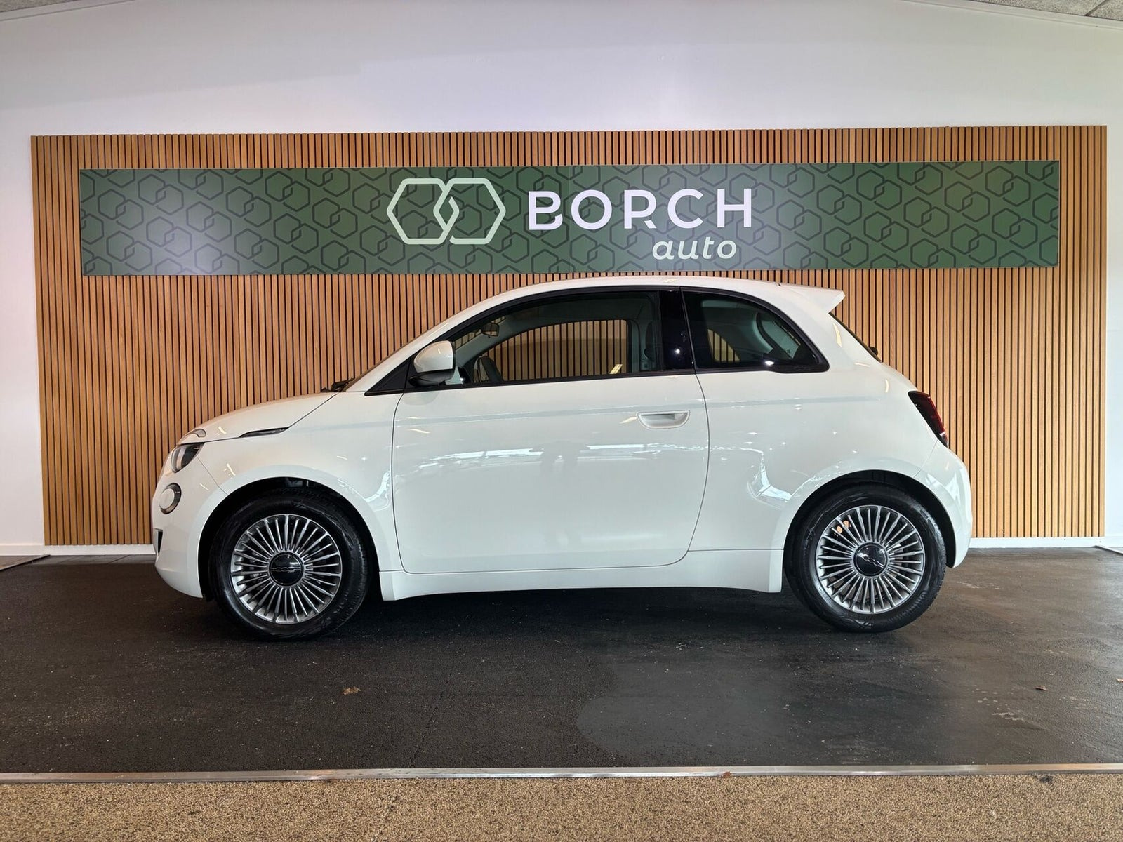 Hvid Fiat 500e fra 2023