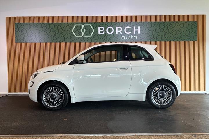 Hvid Fiat 500e fra 2023