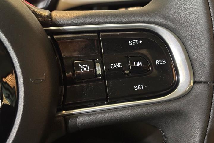 Hvid Fiat 500e fra 2023
